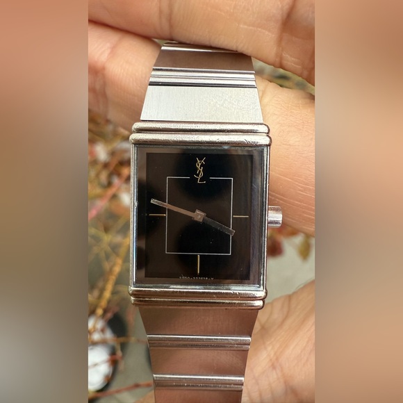 Vintage Yves Saint Laurent (YSL) Quartz Watch
Reference Number: 2200-221362 - Picture 2 of 13